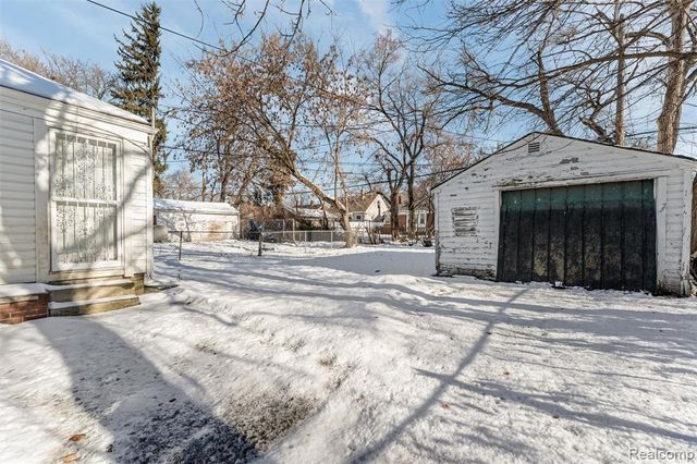 18704 Sunderland Road, Detroit, MI 48219