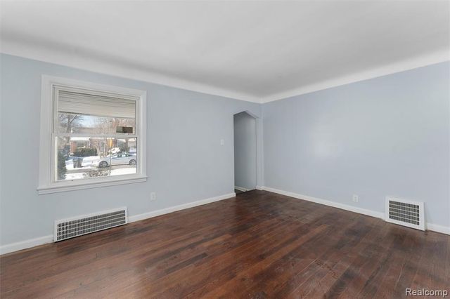 18704 Sunderland Road, Detroit, MI 48219