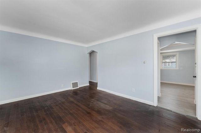 18704 Sunderland Road, Detroit, MI 48219