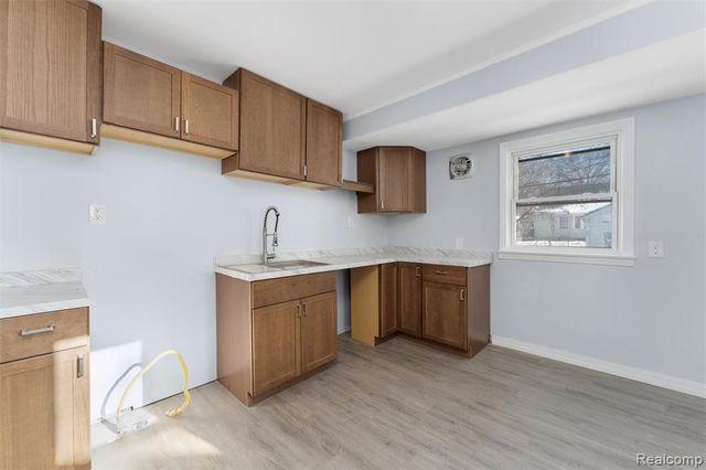 18704 Sunderland Road, Detroit, MI 48219