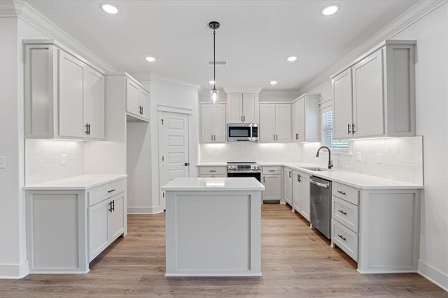 8 Roxburgh Lane, Bella Vista, AR 72715