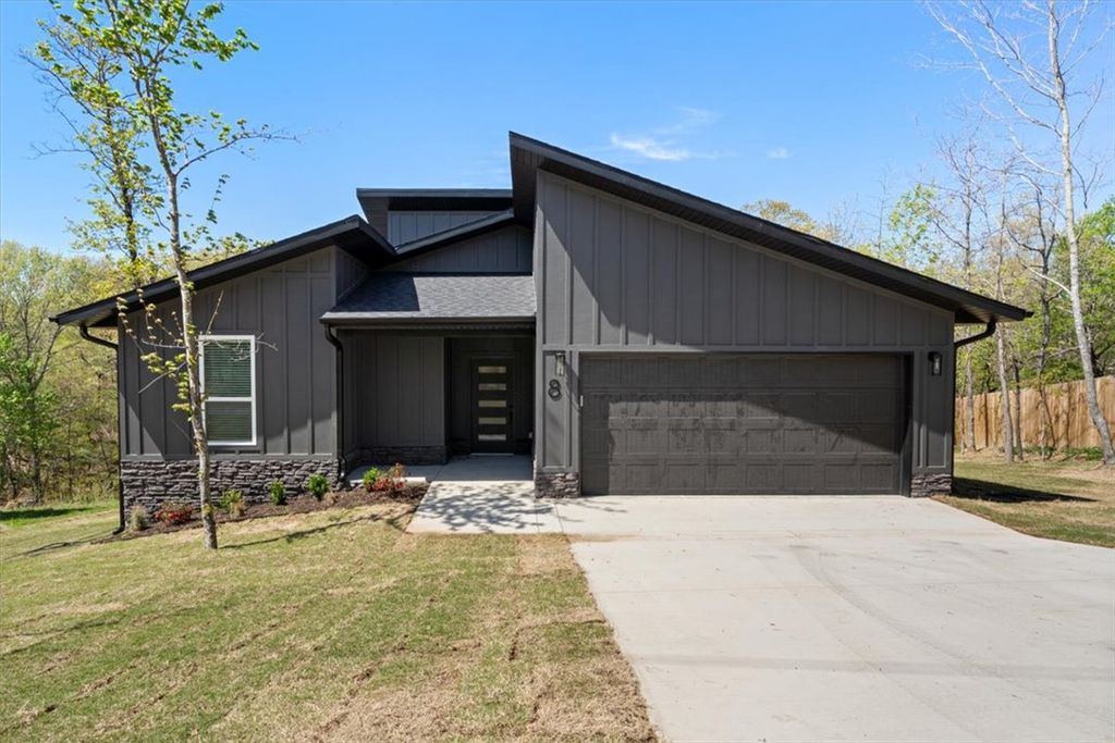 8 Roxburgh Lane, Bella Vista, AR 72715