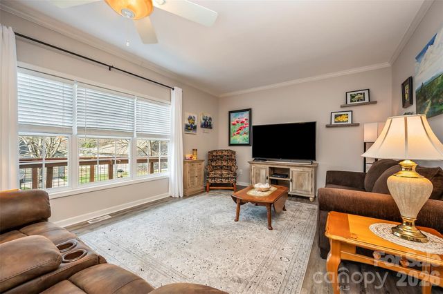 34 Middle Street, Hendersonville, NC 28792