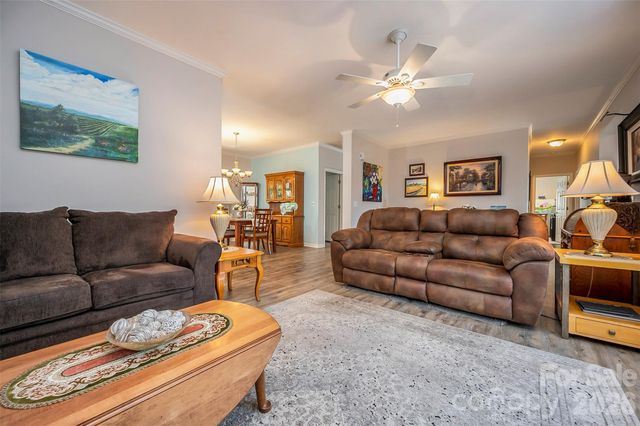 34 Middle Street, Hendersonville, NC 28792
