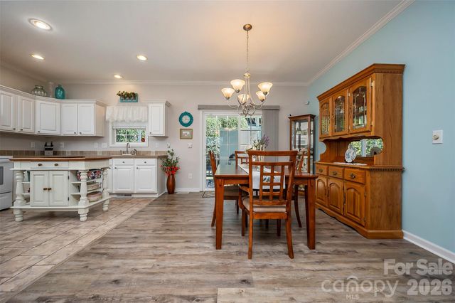 34 Middle Street, Hendersonville, NC 28792
