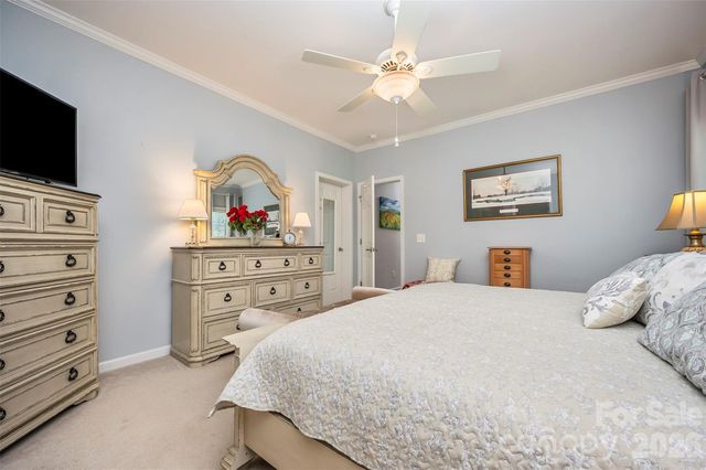 34 Middle Street, Hendersonville, NC 28792