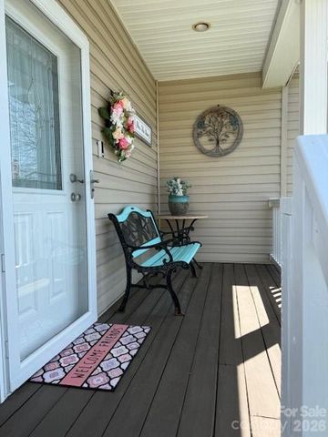 34 Middle Street, Hendersonville, NC 28792