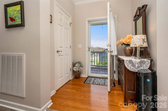 34 Middle Street, Hendersonville, NC 28792