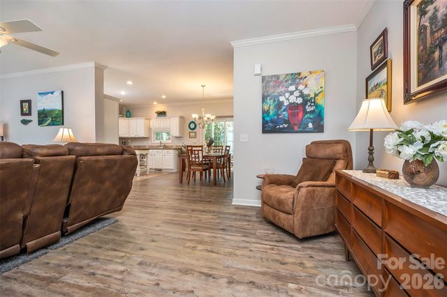 34 Middle Street, Hendersonville, NC 28792