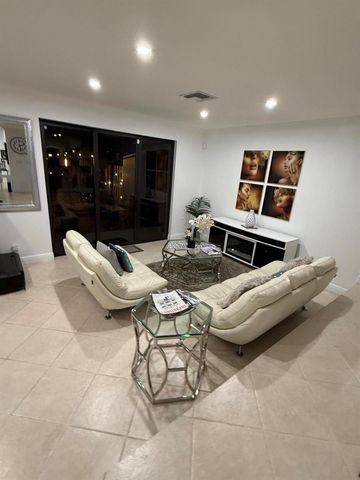12394 Westhampton Circle, Wellington, FL 33414