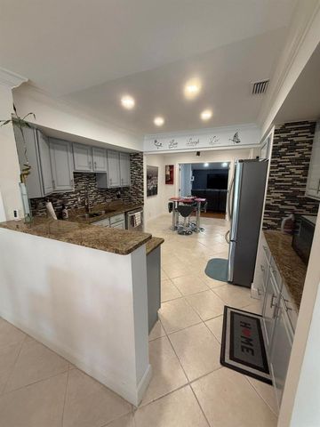 12394 Westhampton Circle, Wellington, FL 33414