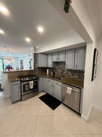 12394 Westhampton Circle, Wellington, FL 33414