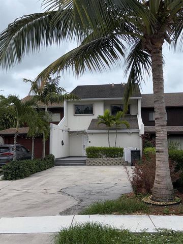 12394 Westhampton Circle, Wellington, FL 33414