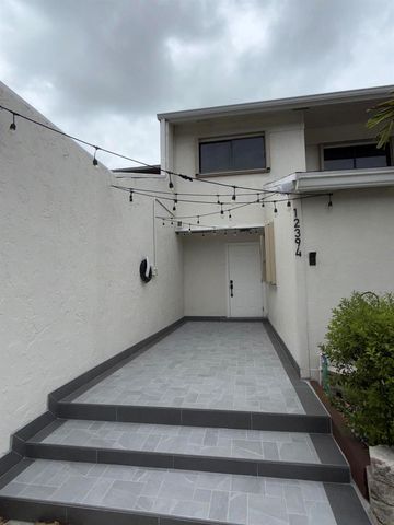 12394 Westhampton Circle, Wellington, FL 33414