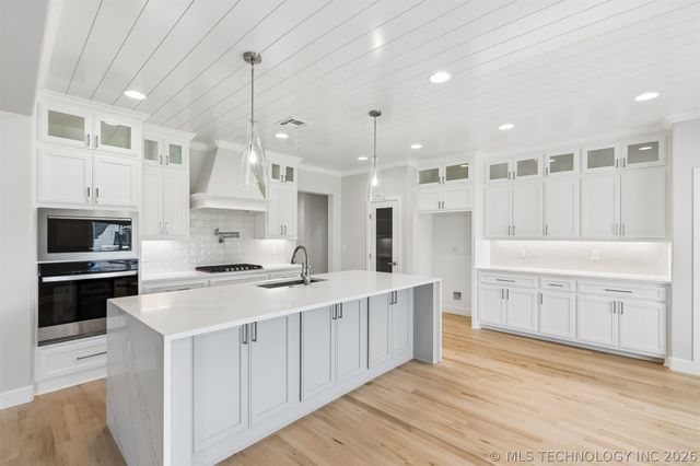 8210 E 111th Street North, Owasso, OK 74055