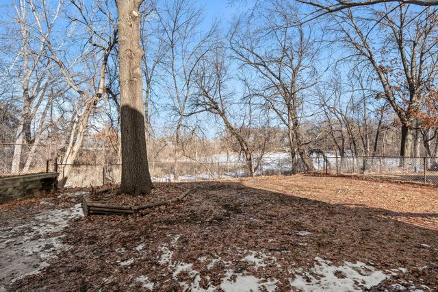 4550 Evergreen Drive, Vadnais Heights, MN 55127