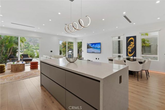 3633 Calle Jazmin, Calabasas, CA 91302