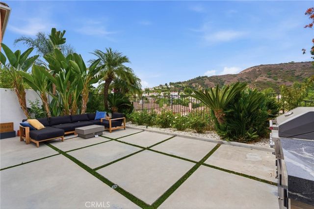 3633 Calle Jazmin, Calabasas, CA 91302