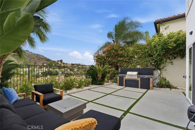 3633 Calle Jazmin, Calabasas, CA 91302