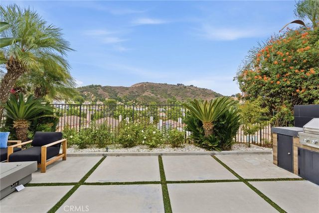 3633 Calle Jazmin, Calabasas, CA 91302