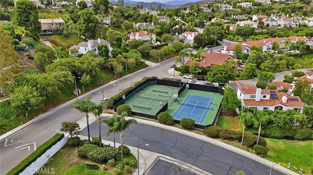 3633 Calle Jazmin, Calabasas, CA 91302