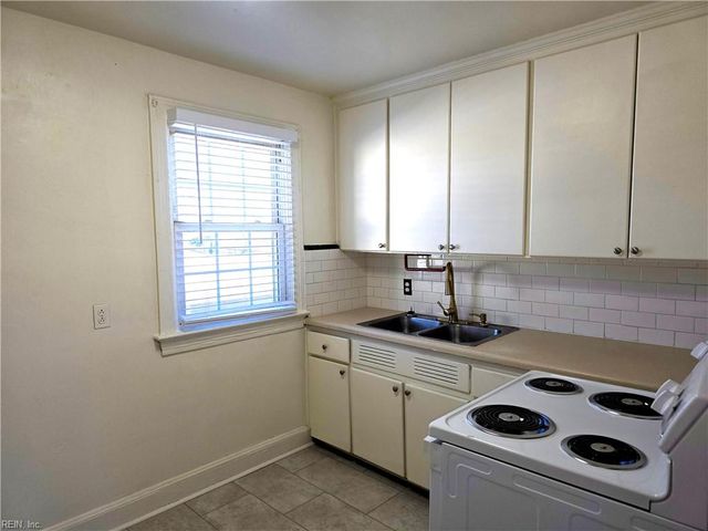 2012 E Ocean View Ave Apt 3, Norfolk, VA 23503