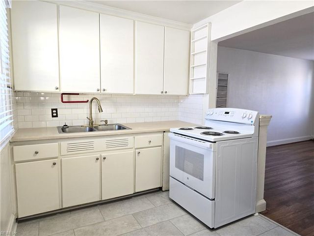 2012 E Ocean View Ave Apt 3, Norfolk, VA 23503