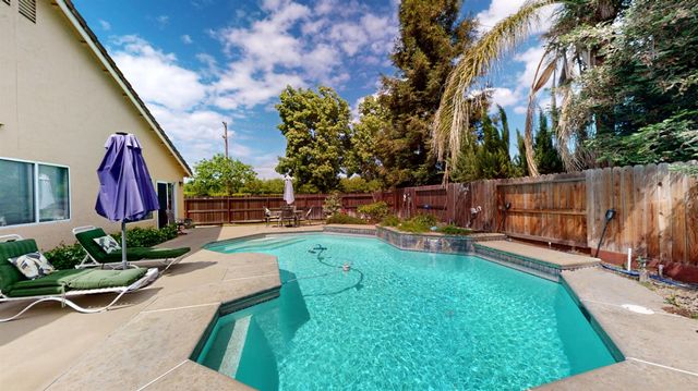 4654 Kirkes Dr, Turlock, CA 95382