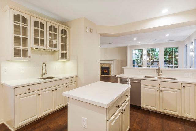 76 Piper Trace, The Woodlands, TX 77381