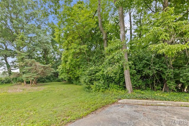 110 Fullerton Road, Belleville, IL 62226