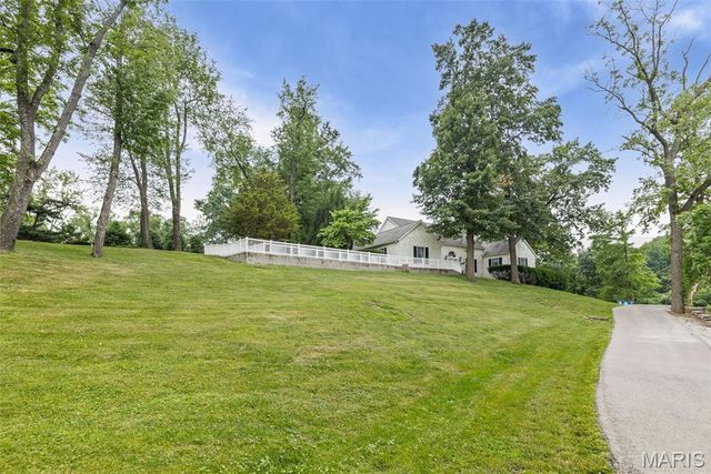 110 Fullerton Road, Belleville, IL 62226