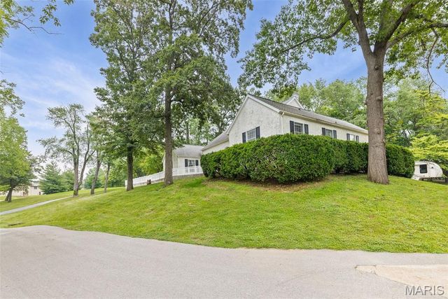 110 Fullerton Road, Belleville, IL 62226