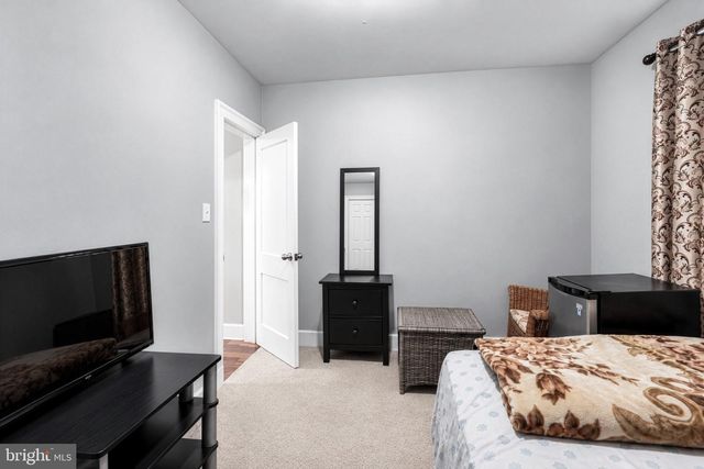 876 S OLDEN, Hamilton, NJ 08610