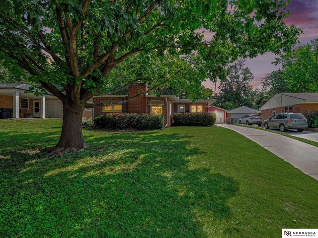 2009 Calhoun Street, Bellevue, NE 68005