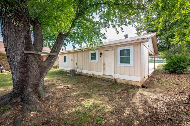 219 S Center Street, Conway, AR 72034