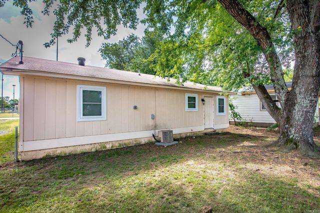 219 S Center Street, Conway, AR 72034