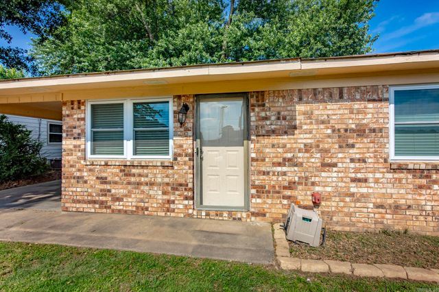 219 S Center Street, Conway, AR 72034