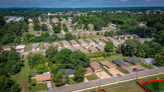 219 S Center Street, Conway, AR 72034
