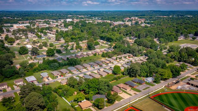 219 S Center Street, Conway, AR 72034