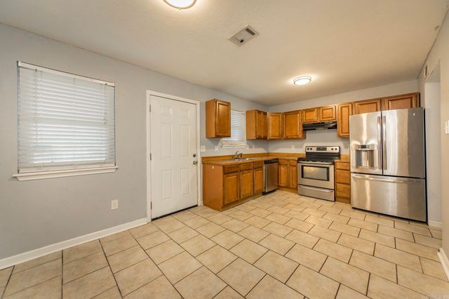 219 S Center Street, Conway, AR 72034
