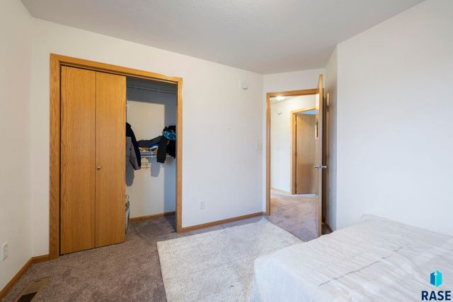 3008 W Courtyard Ln Lane, Sioux Falls, SD 57108