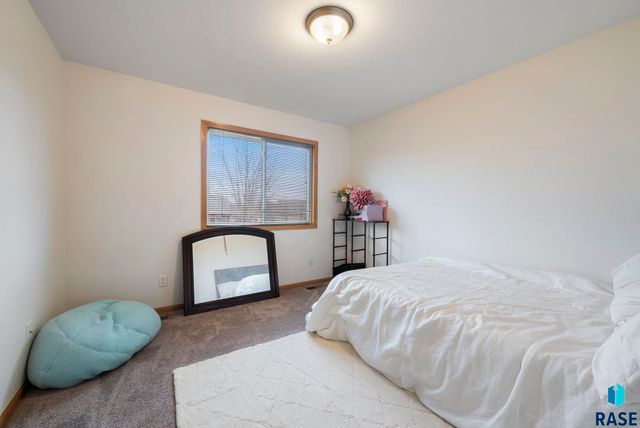 3008 W Courtyard Ln Lane, Sioux Falls, SD 57108