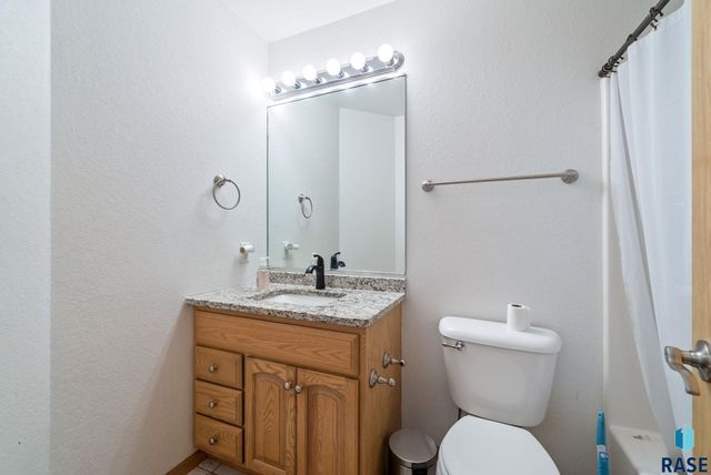 3008 W Courtyard Ln Lane, Sioux Falls, SD 57108