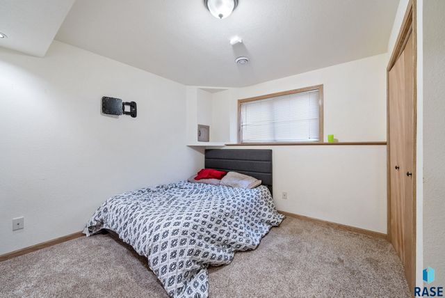 3008 W Courtyard Ln Lane, Sioux Falls, SD 57108