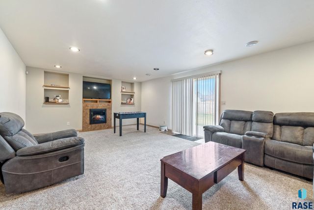 3008 W Courtyard Ln Lane, Sioux Falls, SD 57108