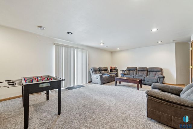 3008 W Courtyard Ln Lane, Sioux Falls, SD 57108