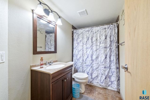 3008 W Courtyard Ln Lane, Sioux Falls, SD 57108