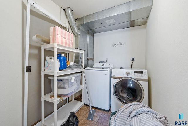 3008 W Courtyard Ln Lane, Sioux Falls, SD 57108