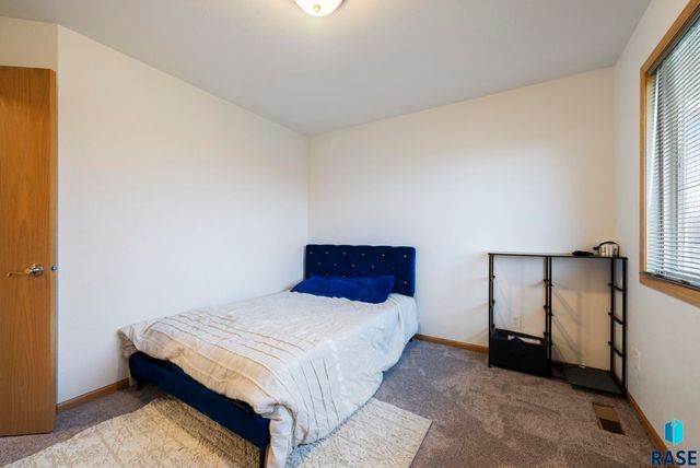 3008 W Courtyard Ln Lane, Sioux Falls, SD 57108