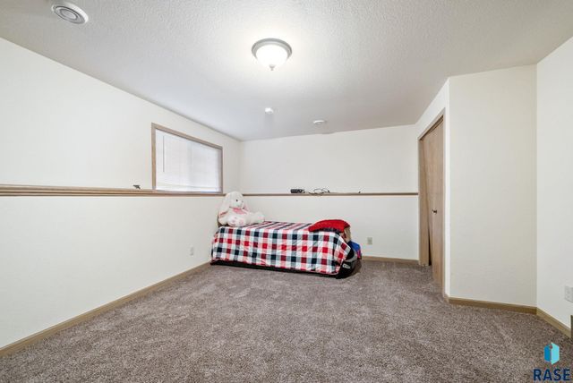 3008 W Courtyard Ln Lane, Sioux Falls, SD 57108